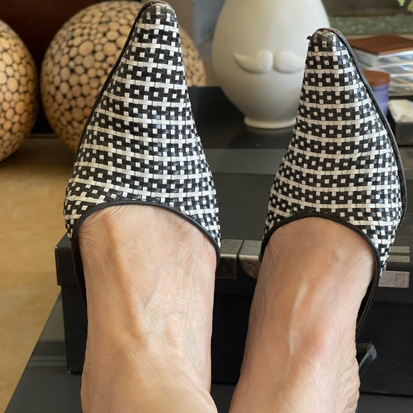 LIKE BOTTEGA BLACK & WHITE MULES - Picture 9 of 9